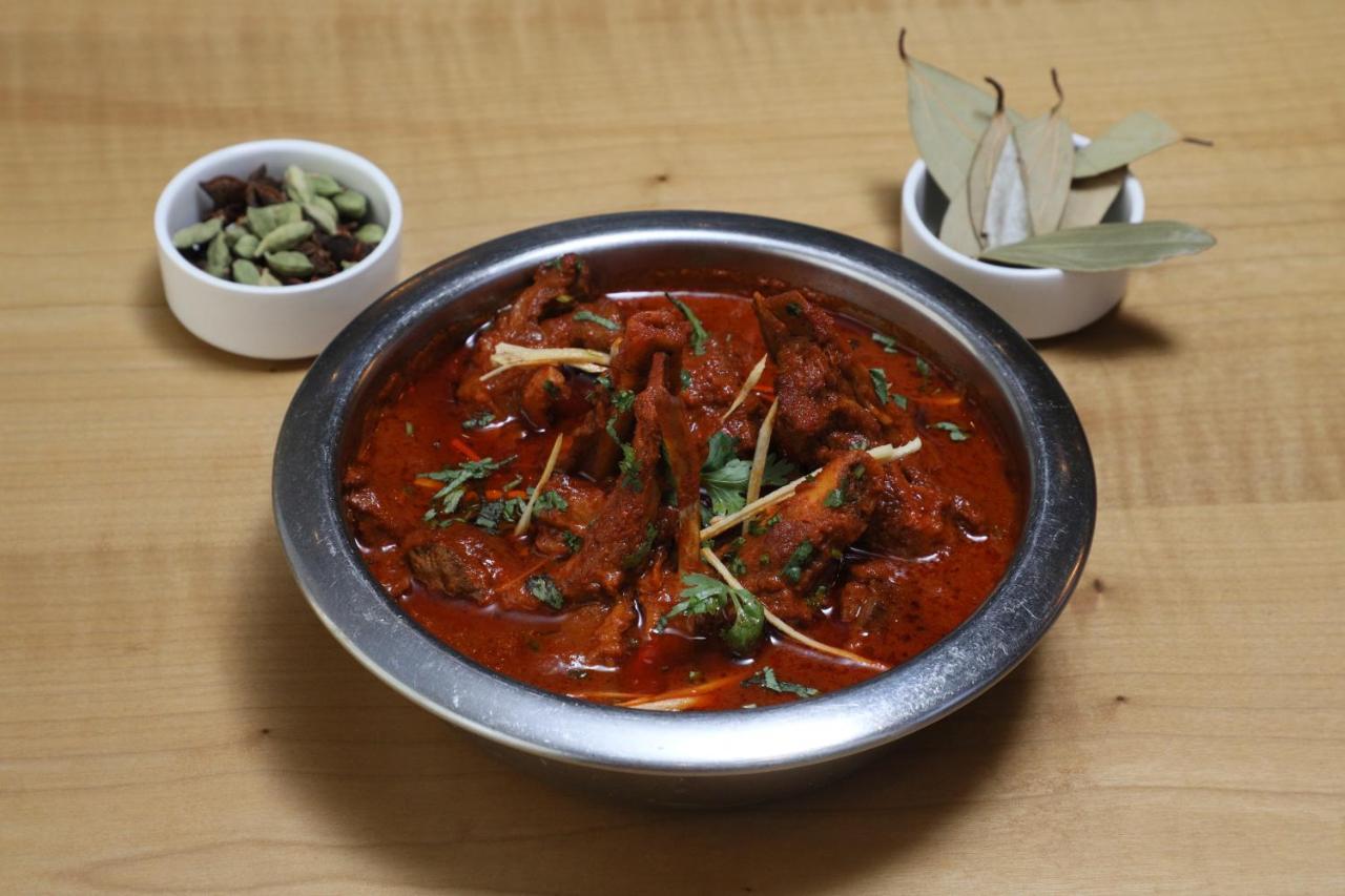 Hotel Saket 27 Új-Delhi Kültér fotó