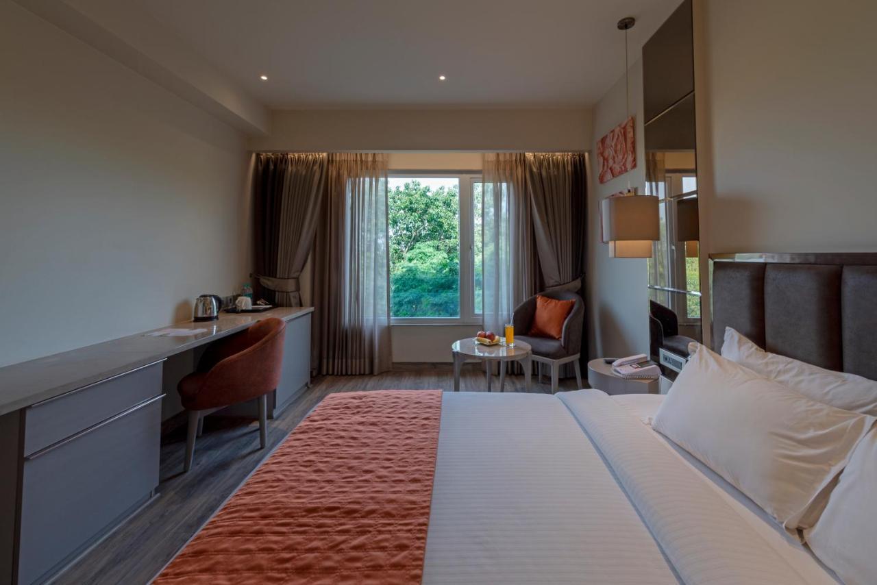 Hotel Saket 27 Új-Delhi Kültér fotó