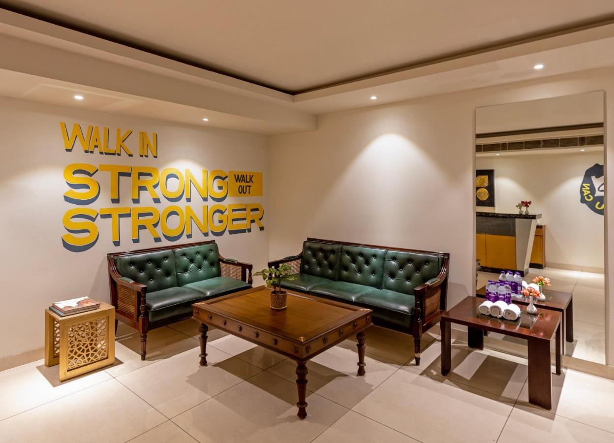 Hotel Saket 27 Új-Delhi Kültér fotó