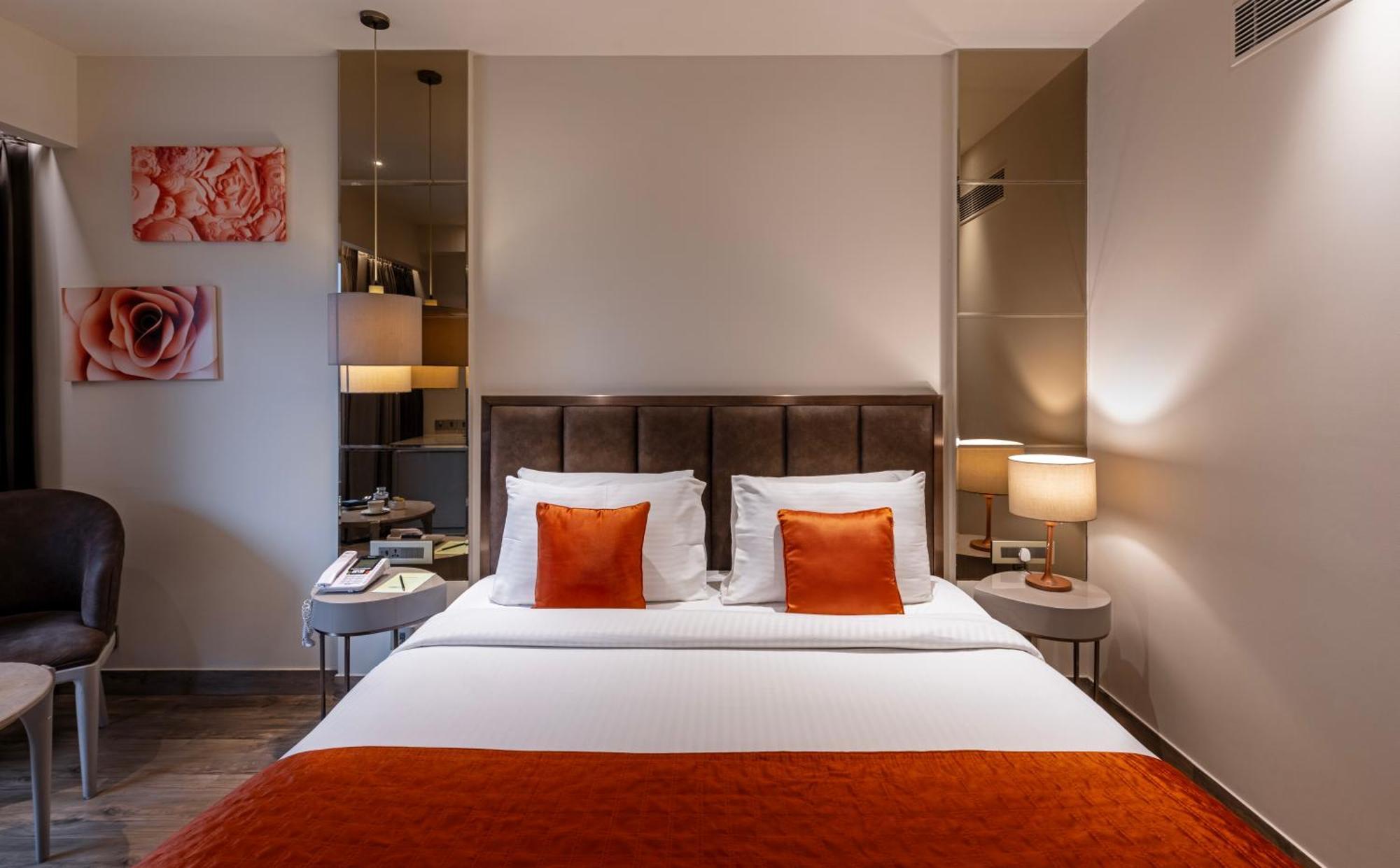 Hotel Saket 27 Új-Delhi Kültér fotó