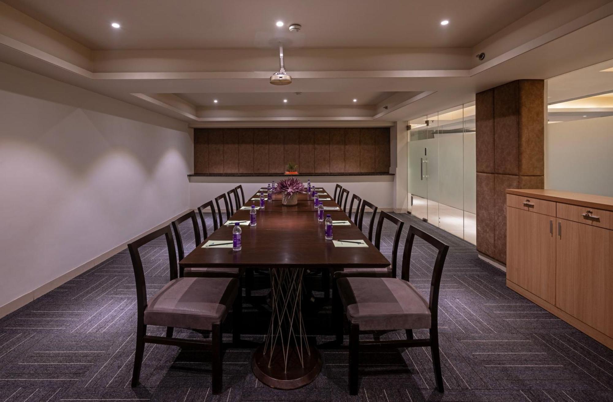 Hotel Saket 27 Új-Delhi Kültér fotó