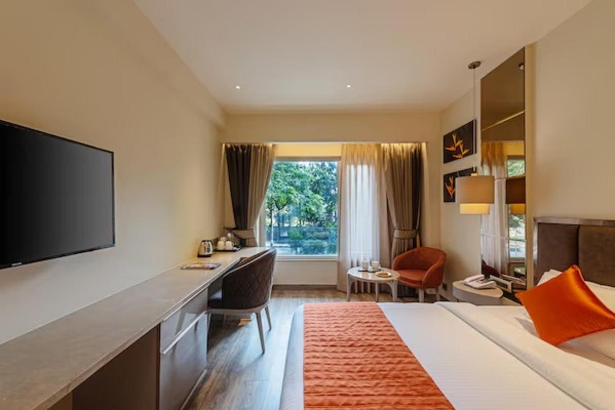 Hotel Saket 27 Új-Delhi Kültér fotó