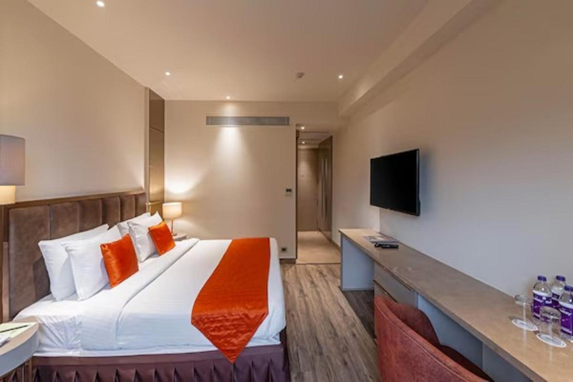 Hotel Saket 27 Új-Delhi Kültér fotó